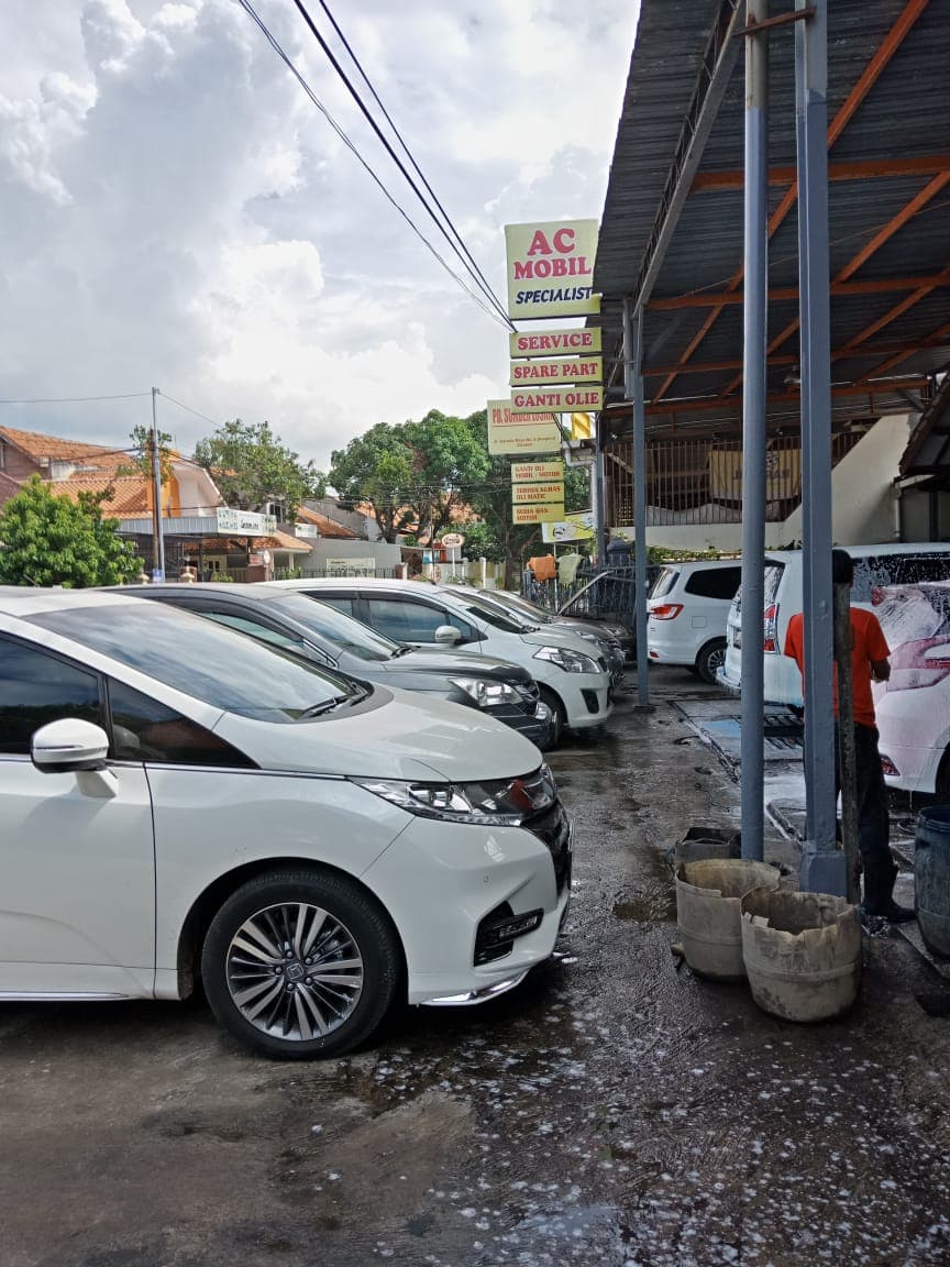 Layanan cuci mobil premium di Cirebon