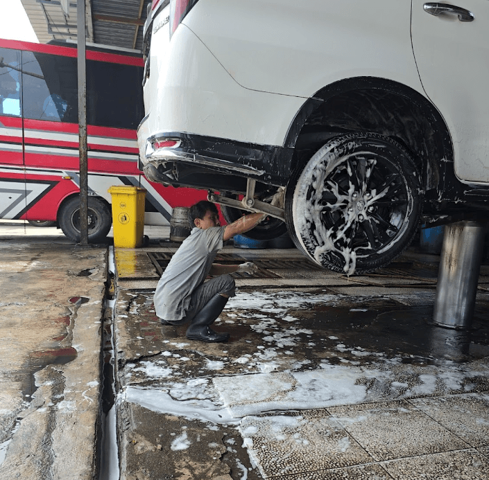 Proses Cuci Mobil Di Jakarta Intl Denso Cirebon
